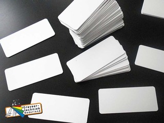 Blanco badge in aluminium of witte kleur